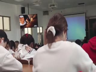 新瓜事件--大学生多媒体教室清晨播放爱情动作片，天仙TV，让大家精神百倍