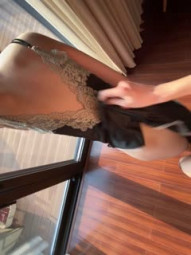 土豪的小女神，趴在豪宅庭院里的落地窗前做爱，这身材绝 这叫声酥，听着真爽 ‘啊啊啊 老公老公，啊啊啊！