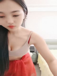 健身好架子，大白奶子圆圆润润，翘屁又大又圆，红纱遮体犹如琵琶抱月