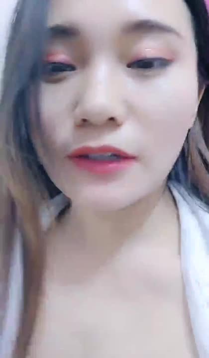 对白非常有内涵的美团外卖小哥为了好评陪寂寞美女吃...