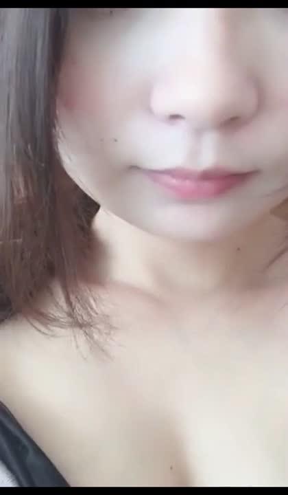 长得有点清纯的妹子道具自慰秀逼逼毛不多阴唇有点黑