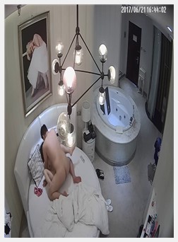 有点胖的小胖哥带著自己的漂亮女友开房打炮女主口交...