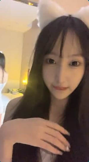 00后清纯甜美萌妹诱惑 兔耳网袜的诱惑 扣逼又摸奶